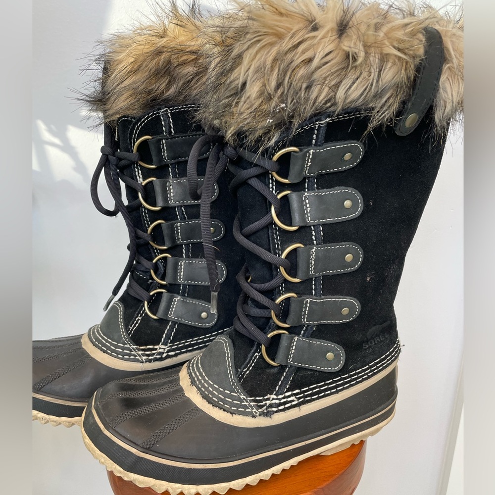 SOREL Joan of Arctic Women’s Snow Boots. Size 6